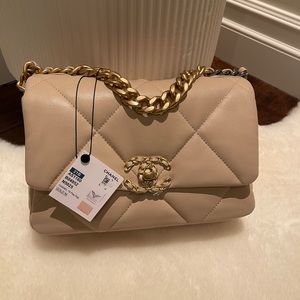 （SOLD) Chanel 19 flap bag beige